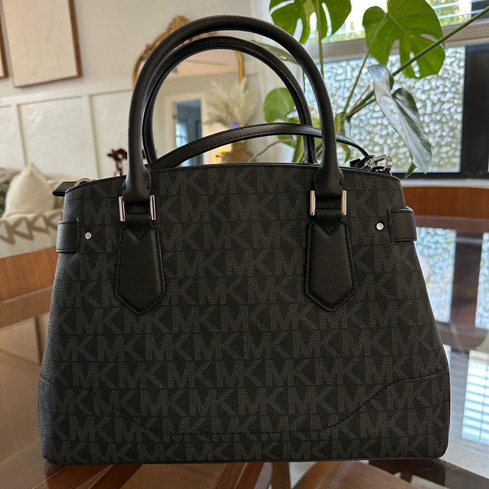Black Michael Kors Lynn Monogram Satchel